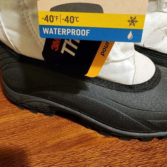 Snow Boots - Picture 4 of 4